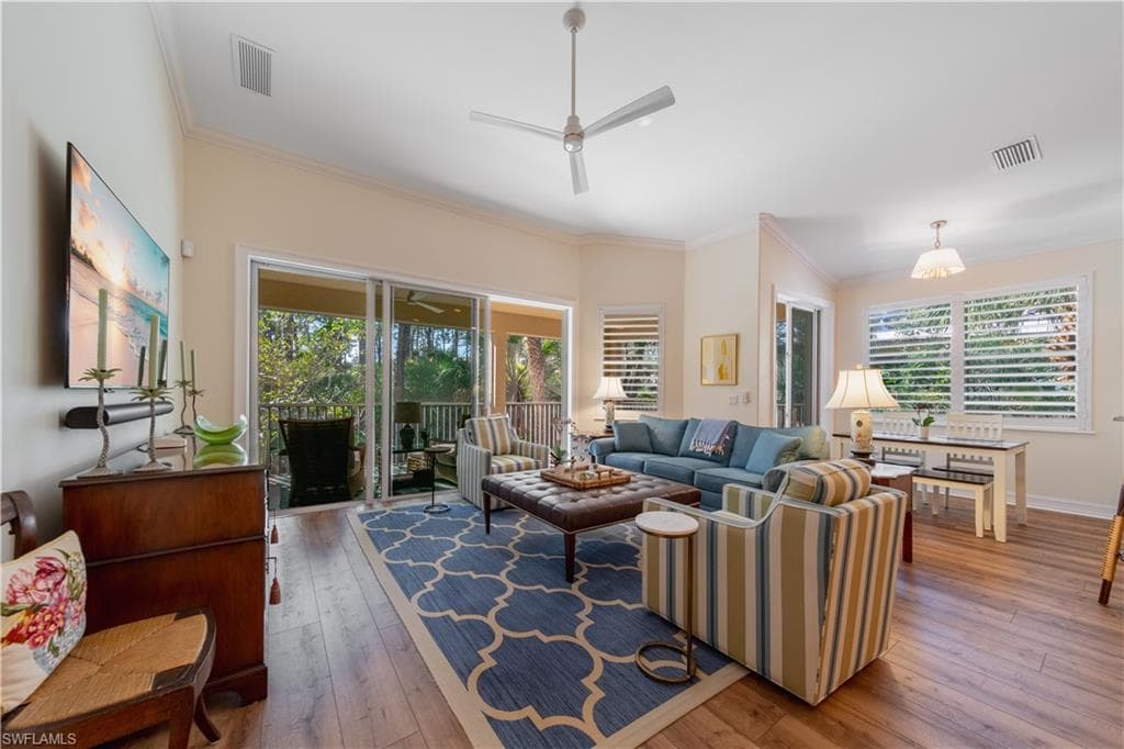 2001 Tarpon Bay Dr N 202, Naples, FL 34119-2