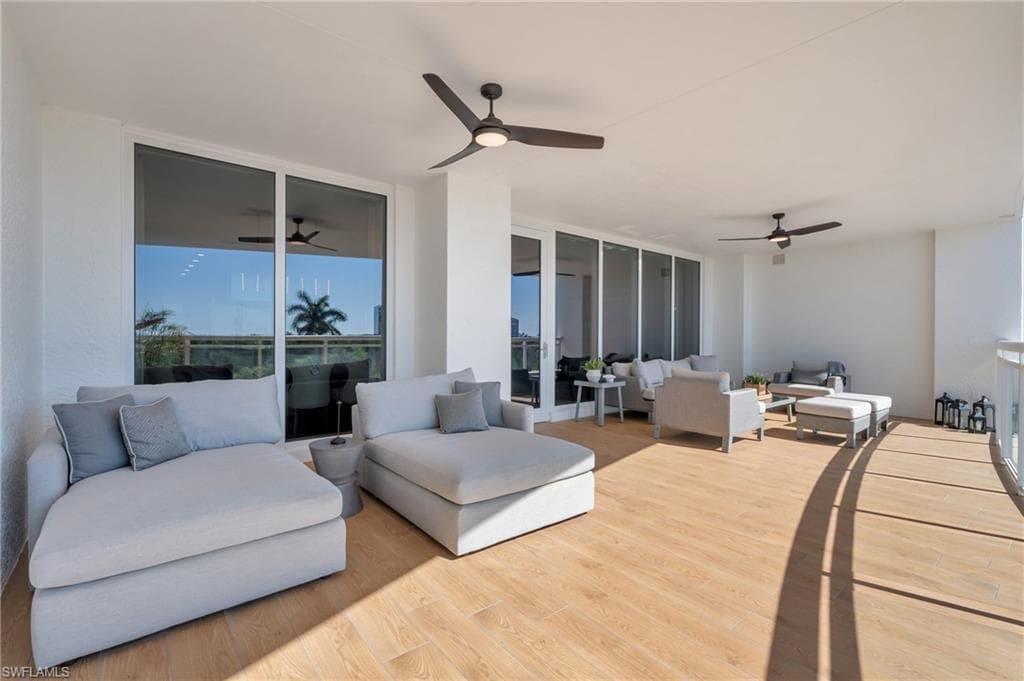 13915 Old Coast Rd 402, Naples, FL 34110-25