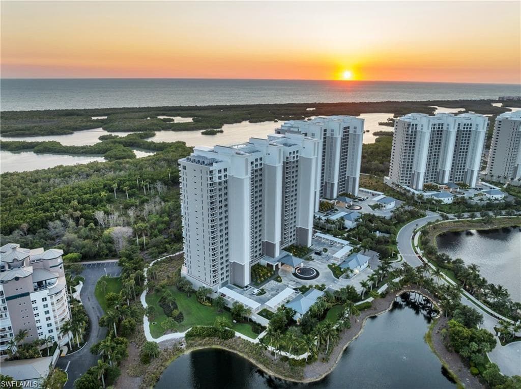 13915 Old Coast Rd 402, Naples, FL 34110-2