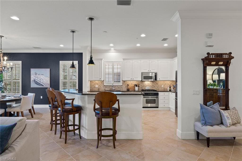 9074 Cascada Way 202, Naples, FL 34114-10