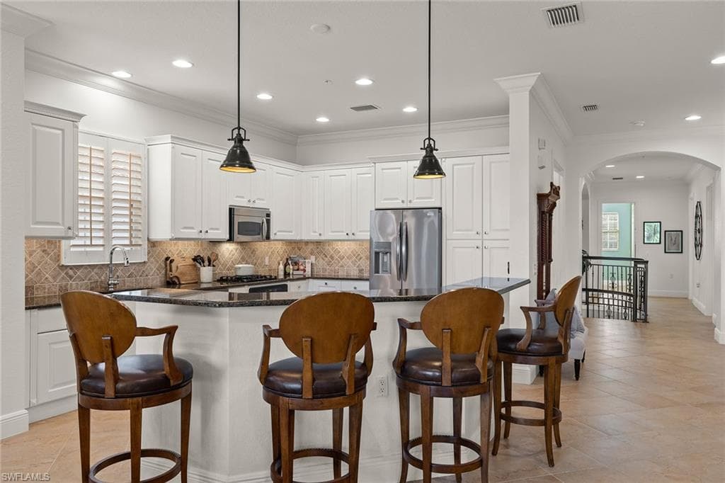 9074 Cascada Way 202, Naples, FL 34114-11