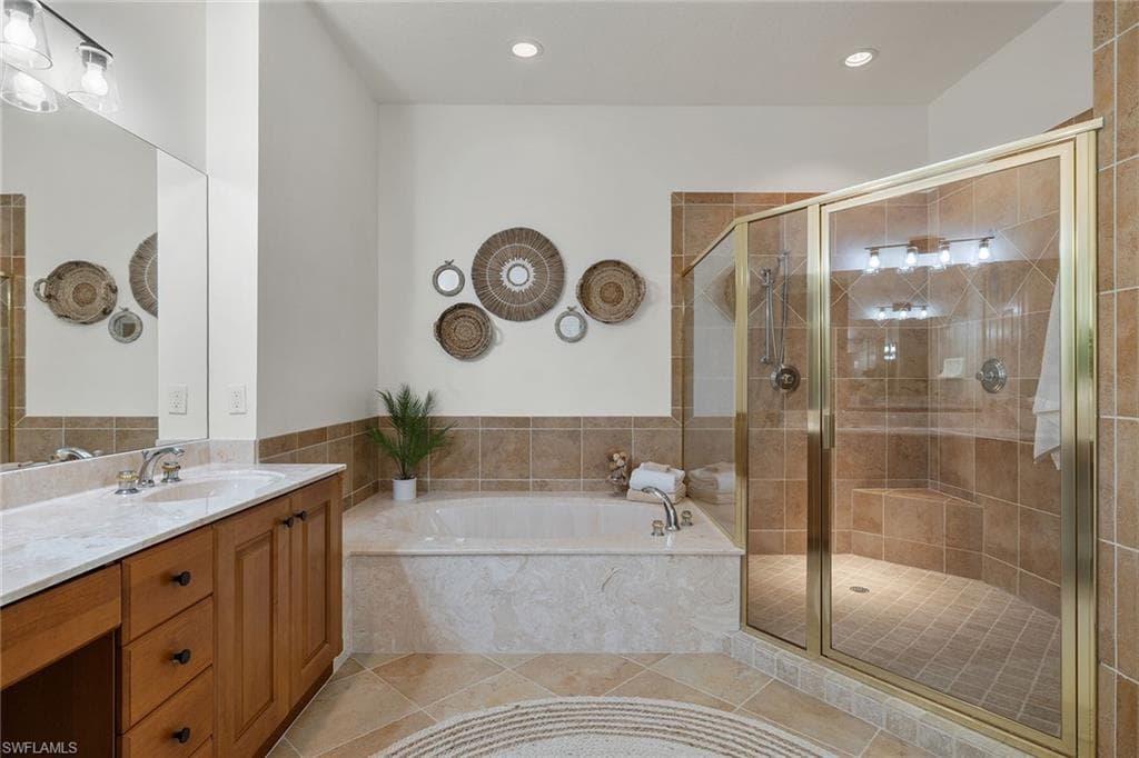 9074 Cascada Way 202, Naples, FL 34114-23