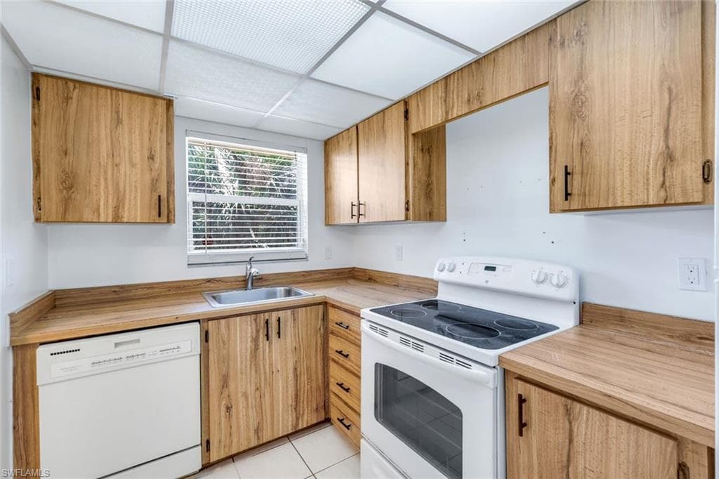 499 Forest Lakes Blvd 312, Naples, FL 34105-9