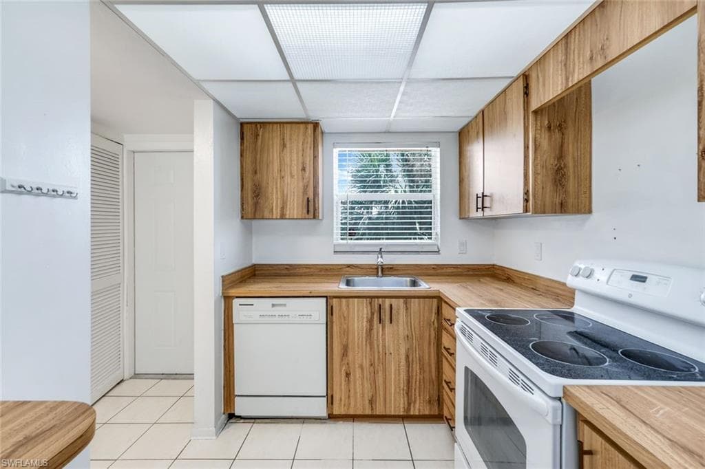 499 Forest Lakes Blvd 312, Naples, FL 34105-11