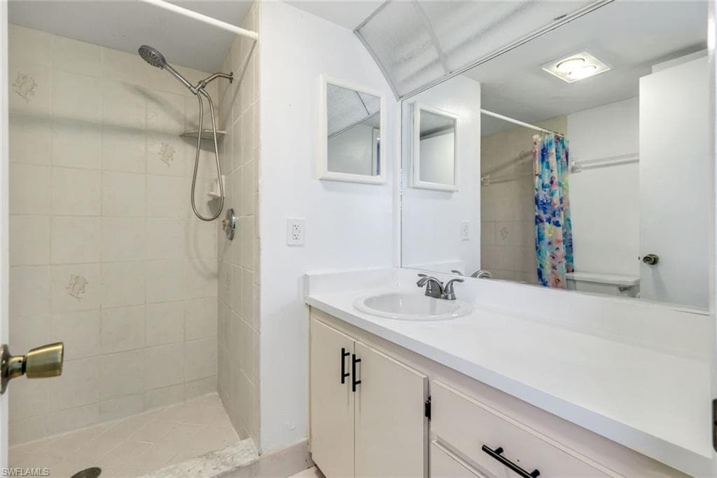 499 Forest Lakes Blvd 312, Naples, FL 34105-17