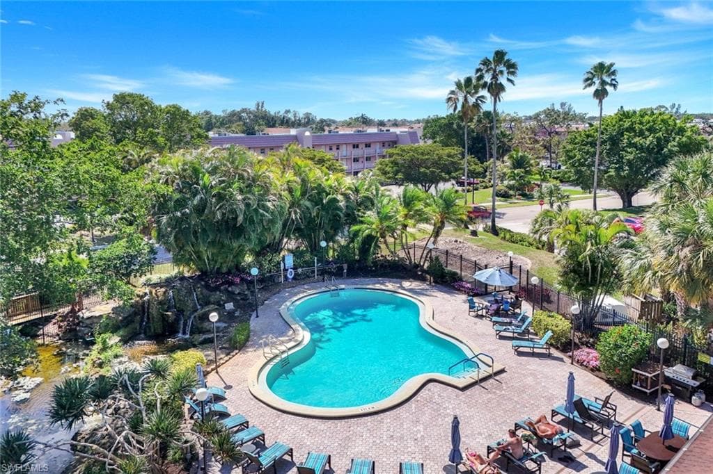 499 Forest Lakes Blvd 312, Naples, FL 34105-30
