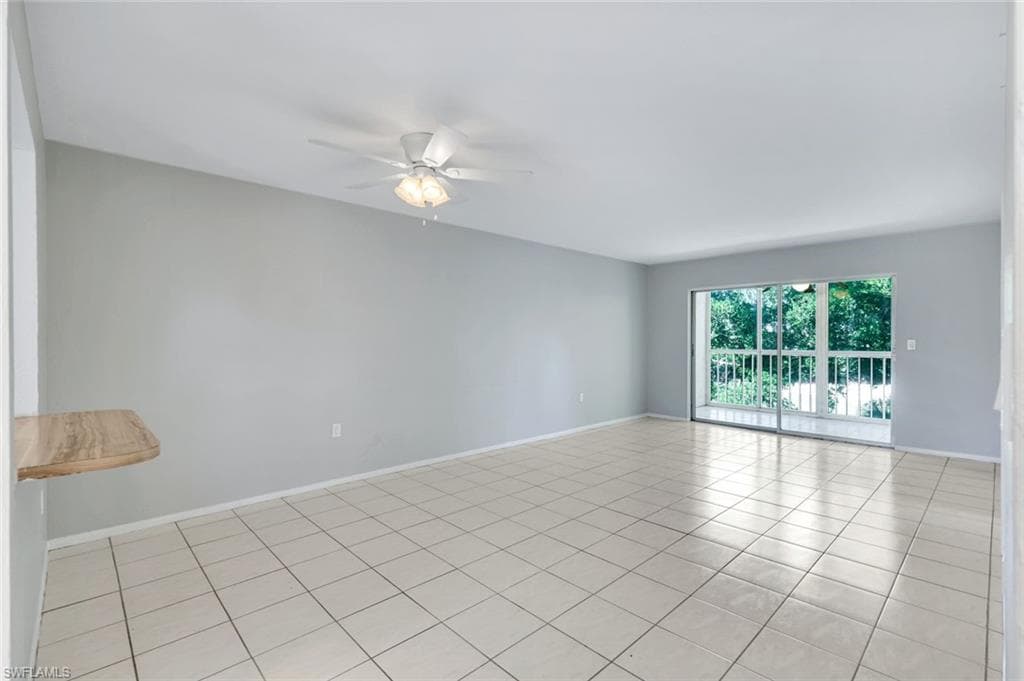 499 Forest Lakes Blvd 312, Naples, FL 34105-4