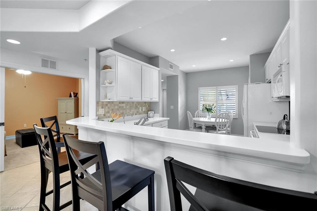 9113 Michael Cir 7, Naples, FL 34113-9
