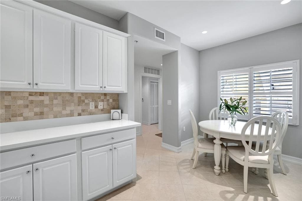 9113 Michael Cir 7, Naples, FL 34113-11