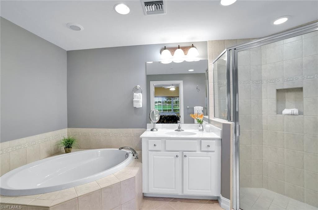 9113 Michael Cir 7, Naples, FL 34113-15