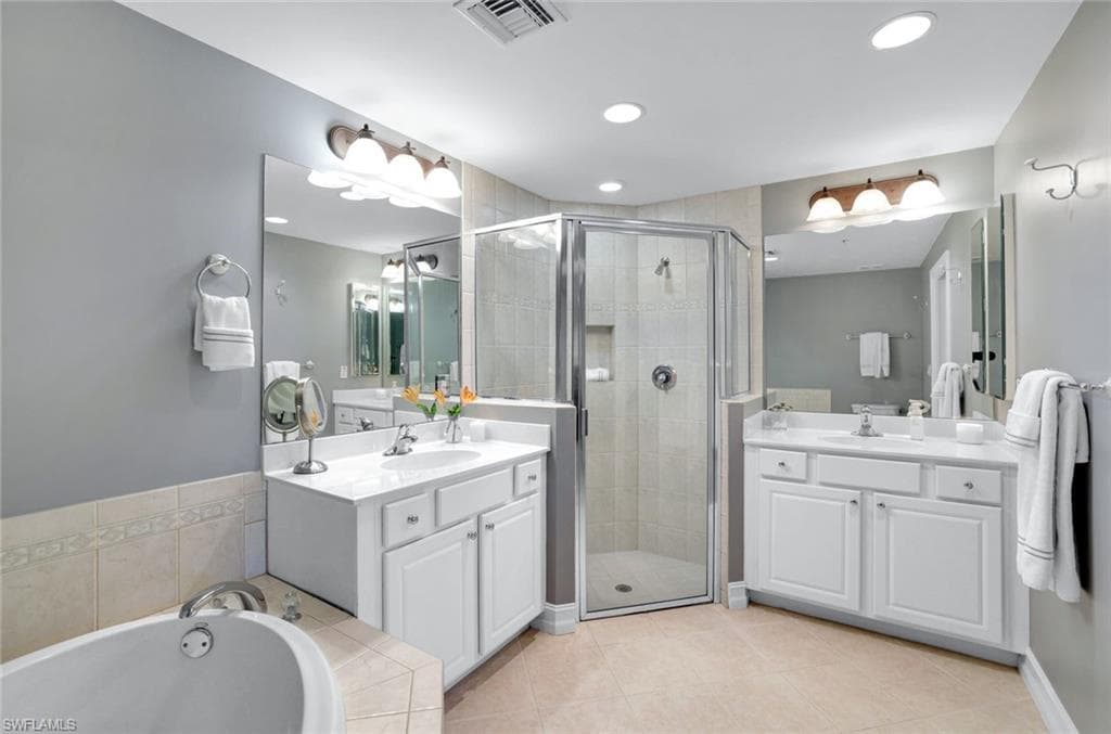9113 Michael Cir 7, Naples, FL 34113-16