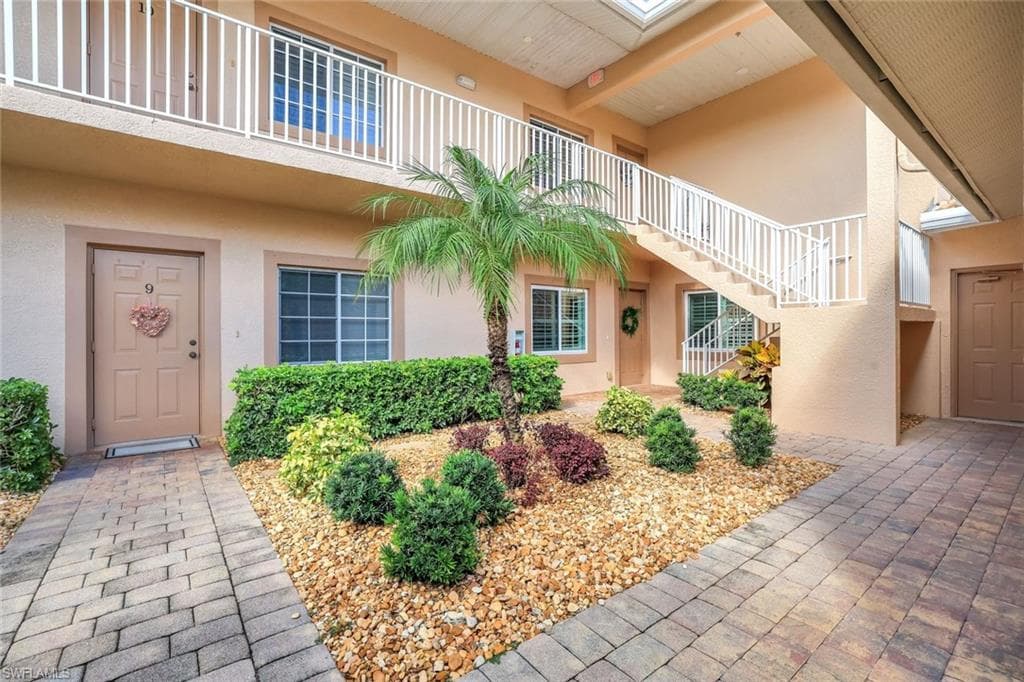 9113 Michael Cir 7, Naples, FL 34113-3