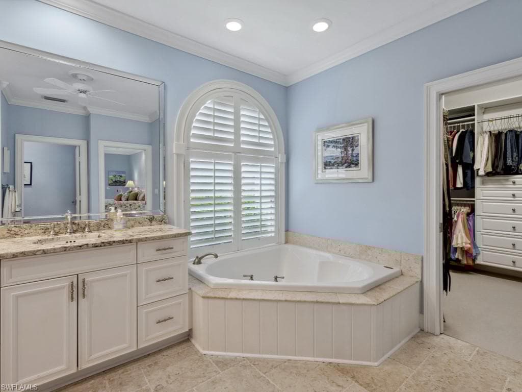 762 Lynnmore Ln E, Naples, FL 34108-17