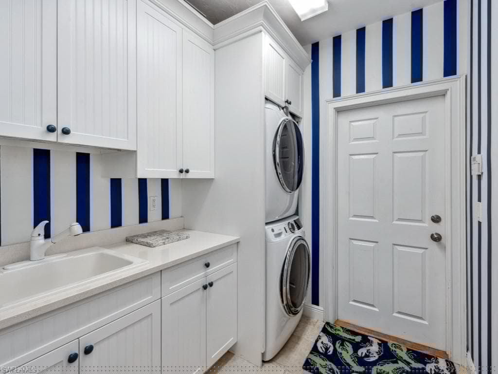 762 Lynnmore Ln E, Naples, FL 34108-23
