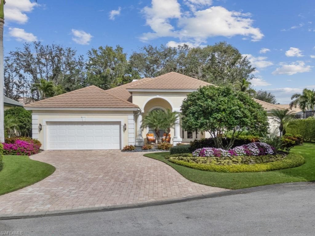 762 Lynnmore Ln E, Naples, FL 34108-2