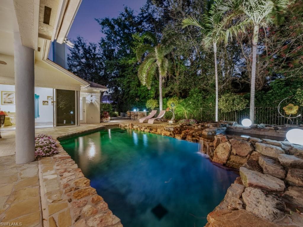 762 Lynnmore Ln E, Naples, FL 34108-35