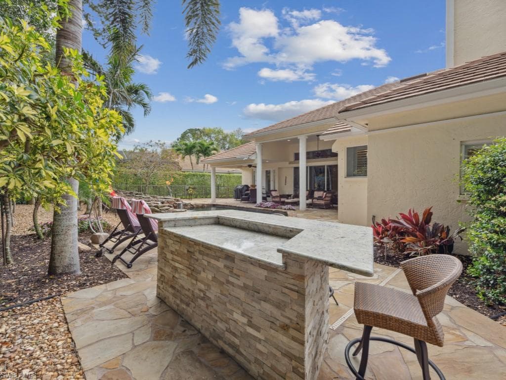 762 Lynnmore Ln E, Naples, FL 34108-37
