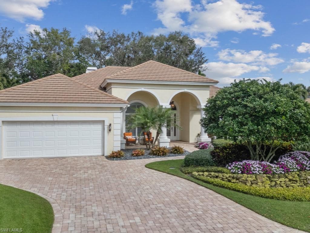 762 Lynnmore Ln E, Naples, FL 34108-5