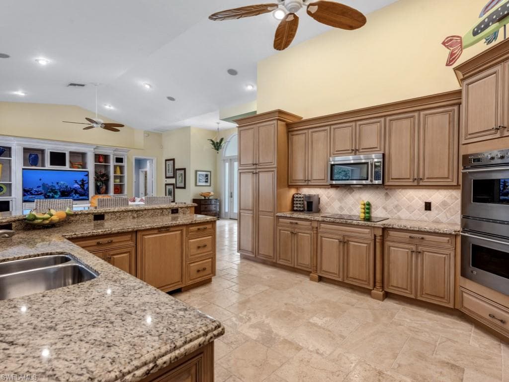 762 Lynnmore Ln E, Naples, FL 34108-8