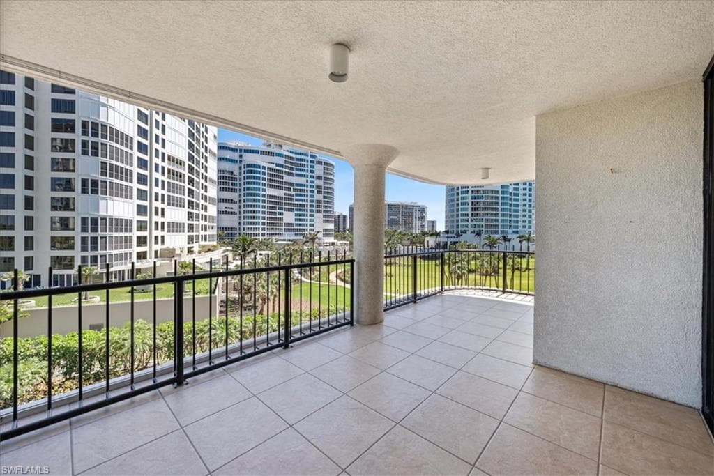 4251 Gulf Shore Blvd N 5b, Naples, FL 34103-28