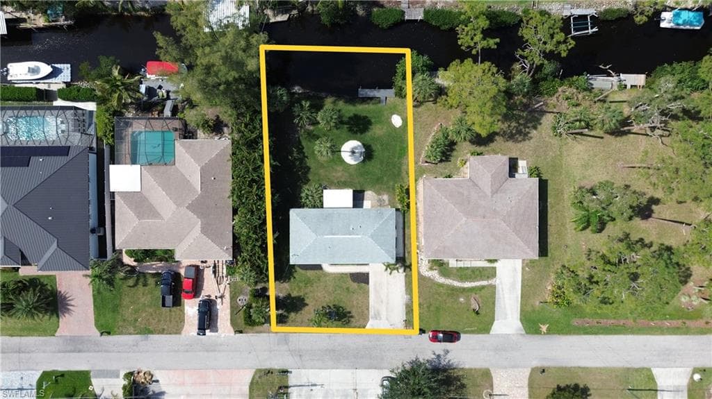 27261 J C Ln, Bonita Springs, FL 34135-5