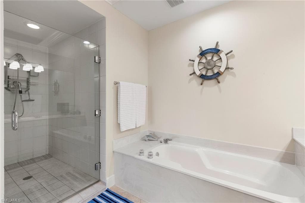 907 Panama Ct 303, Marco Island, FL 34145-18