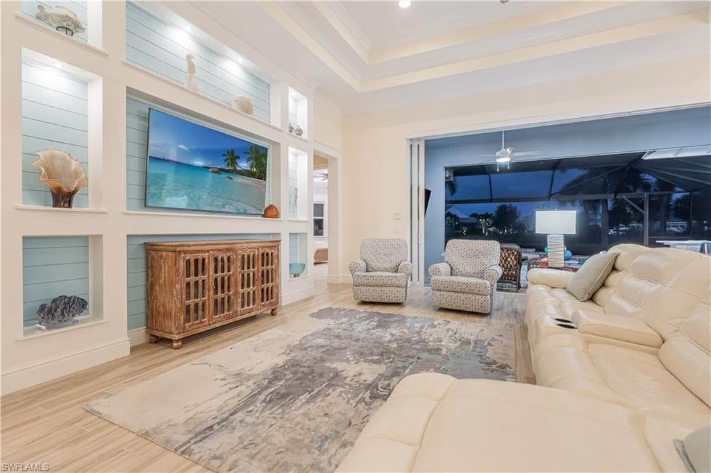 6424 Pembroke Way, Naples, FL 34113-4