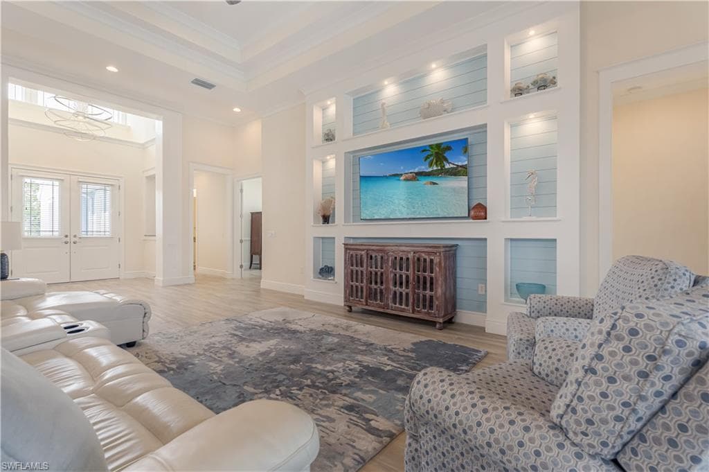 6424 Pembroke Way, Naples, FL 34113-5