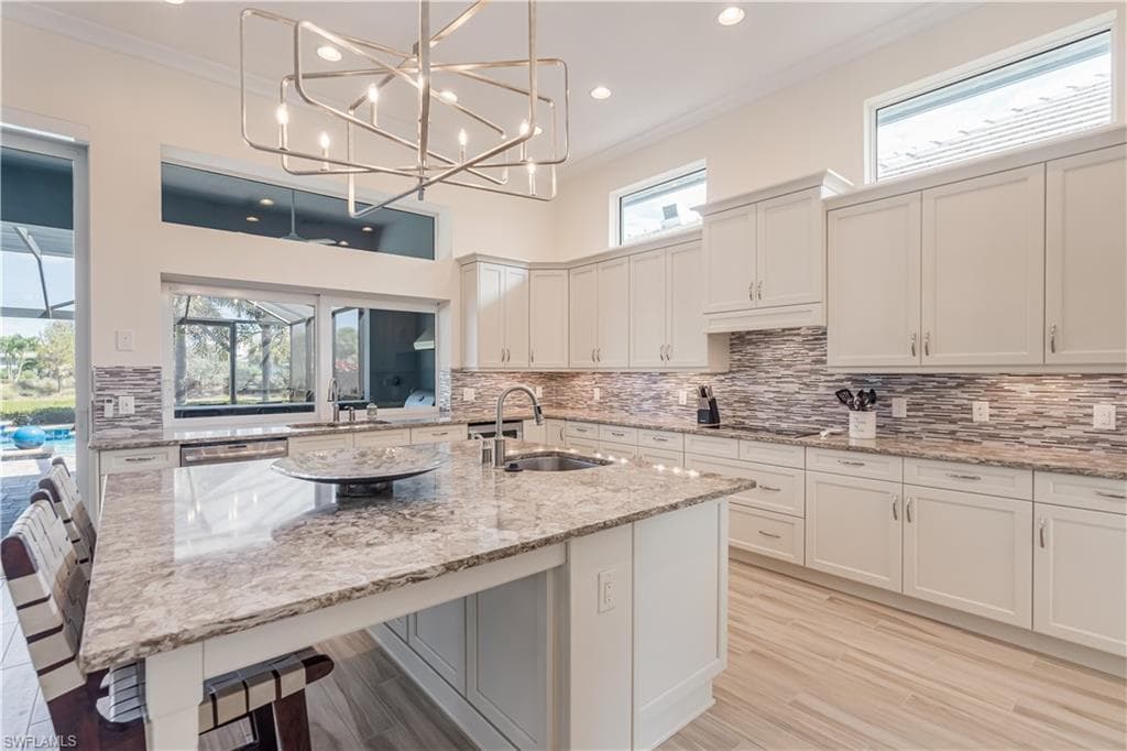 6424 Pembroke Way, Naples, FL 34113-8