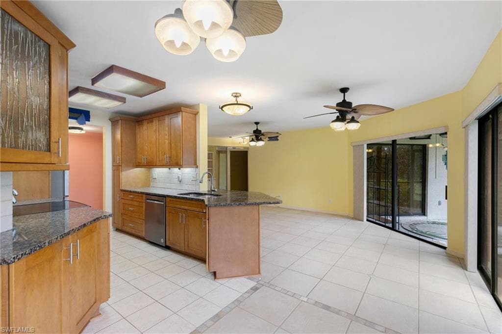 110 Bennington Dr 2, Naples, FL 34104-12