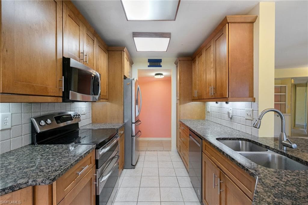 110 Bennington Dr 2, Naples, FL 34104-13