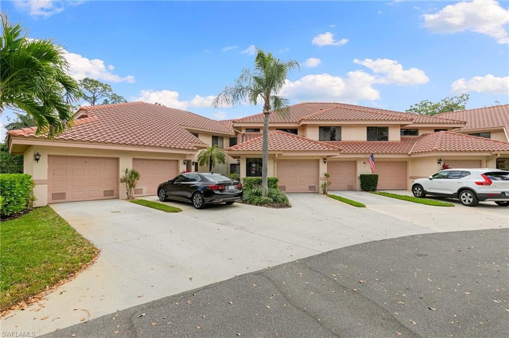 110 Bennington Dr 2, Naples, FL 34104-1