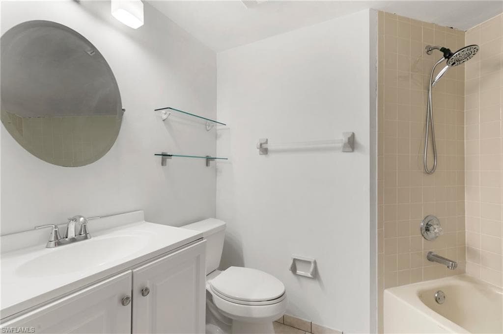 110 Bennington Dr 2, Naples, FL 34104-21