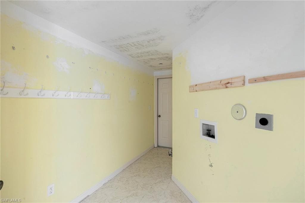 110 Bennington Dr 2, Naples, FL 34104-23