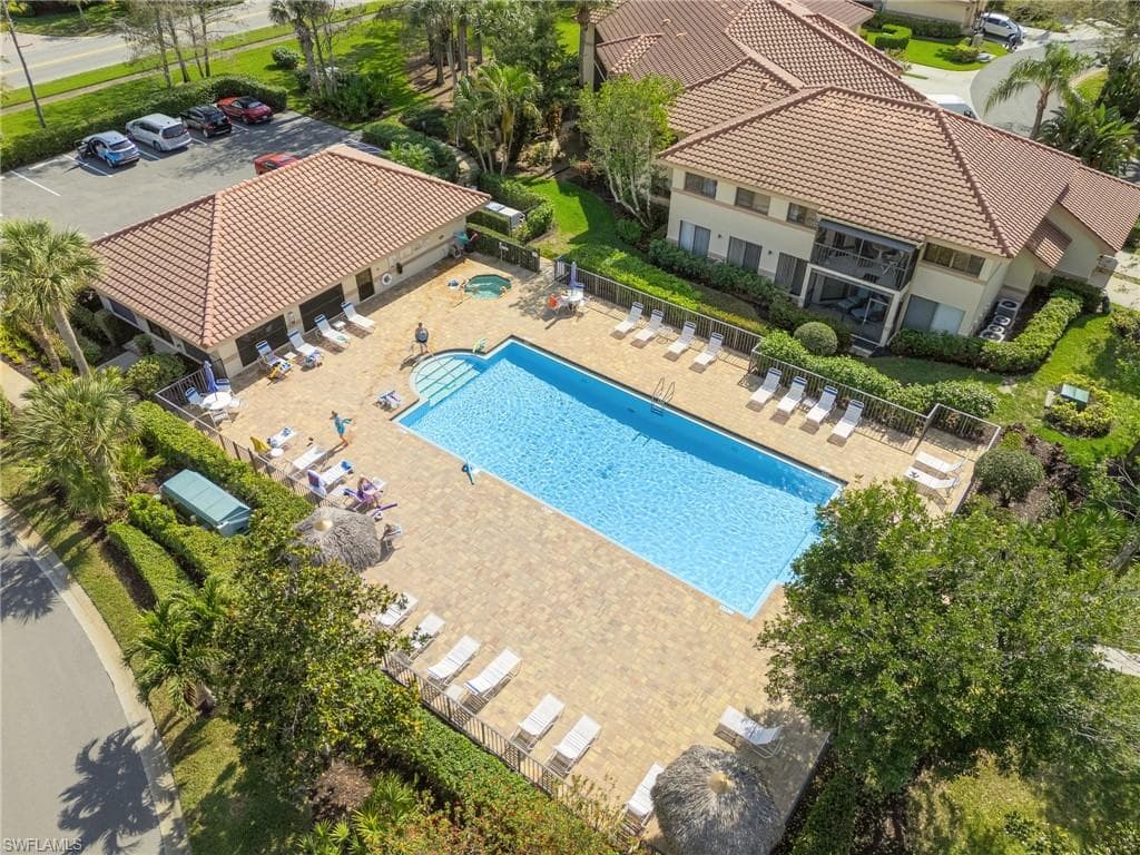 110 Bennington Dr 2, Naples, FL 34104-32