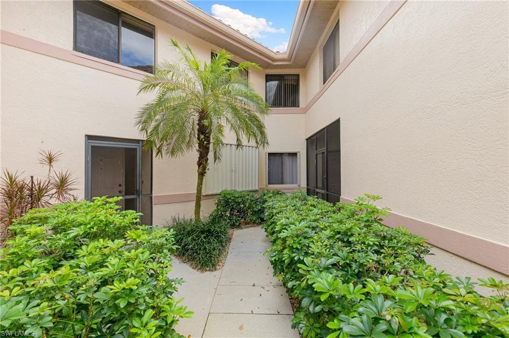110 Bennington Dr 2, Naples, FL 34104-4