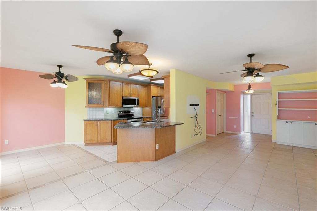 110 Bennington Dr 2, Naples, FL 34104-8