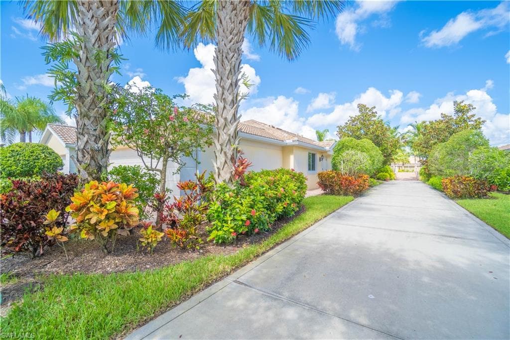 8696 Genova Ct, Naples, FL 34114-11
