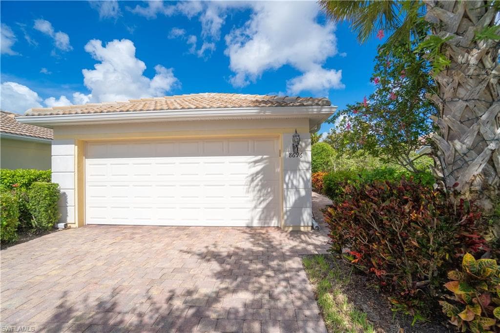 8696 Genova Ct, Naples, FL 34114-28