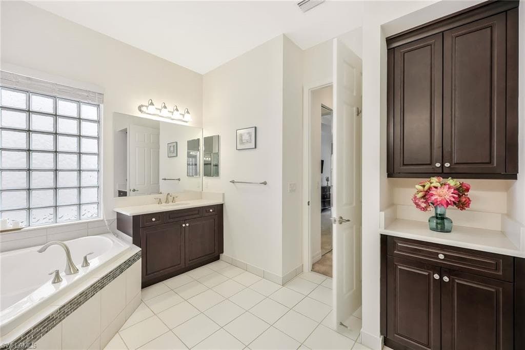 13536 Mandarin Cir, Naples, FL 34109-12