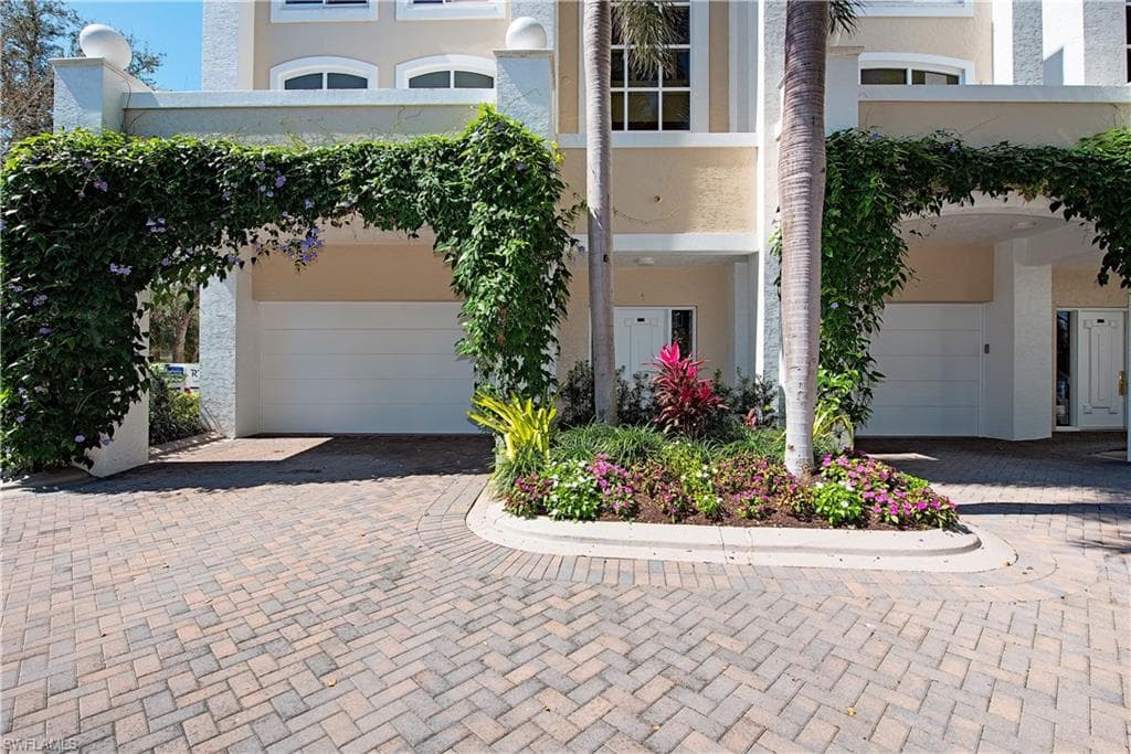 7041 Pelican Bay Blvd V1, Naples, FL 34108-3