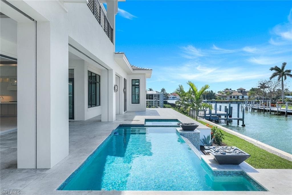 960 Iris Ct, Marco Island, FL 34145-4