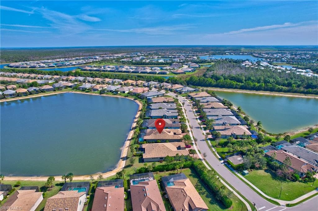 7815 Jacaranda Ln, Naples, FL 34114-32