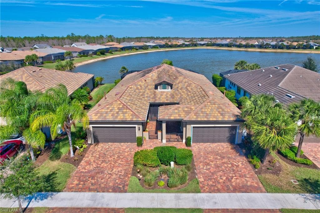 7815 Jacaranda Ln, Naples, FL 34114-3
