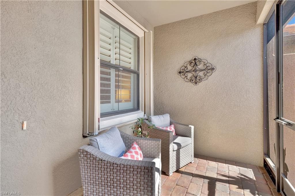 7815 Jacaranda Ln, Naples, FL 34114-5