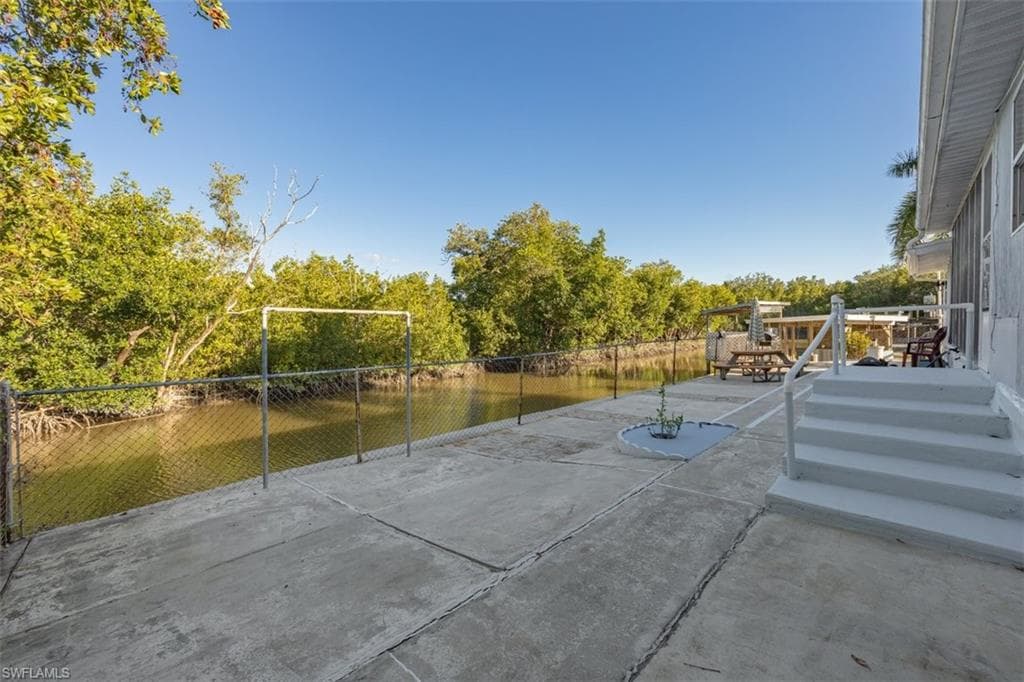 11 Spoonbill Ave, Everglades City, FL 34139-16