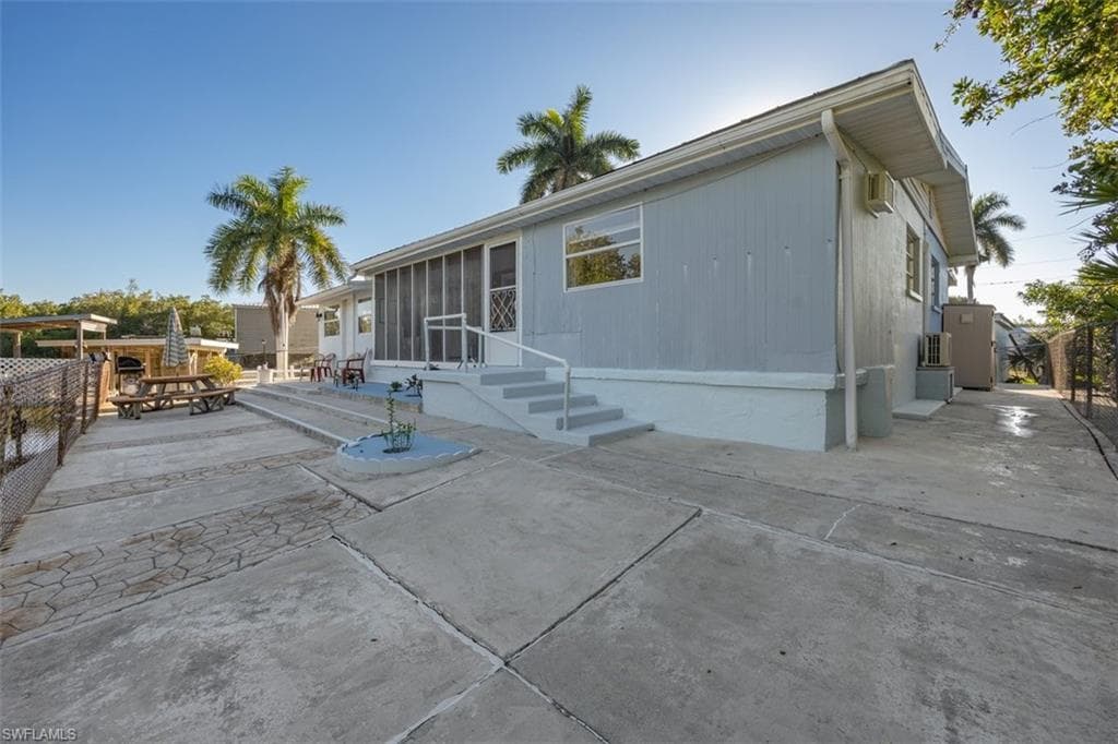 11 Spoonbill Ave, Everglades City, FL 34139-18