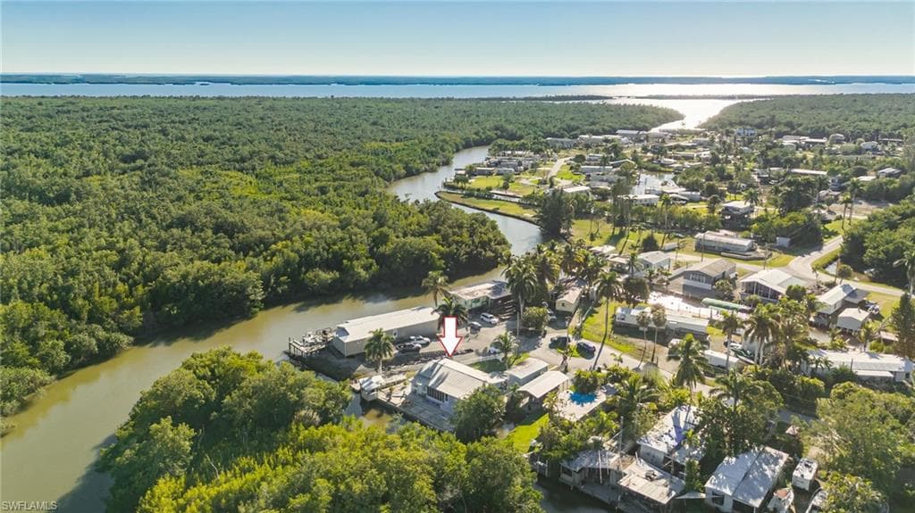 11 Spoonbill Ave, Everglades City, FL 34139-1