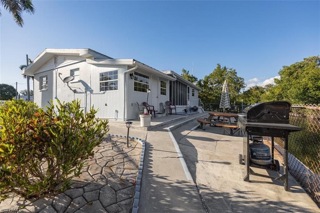 11 Spoonbill Ave, Everglades City, FL 34139-19