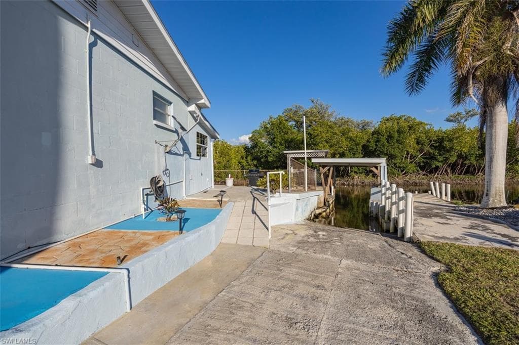 11 Spoonbill Ave, Everglades City, FL 34139-20